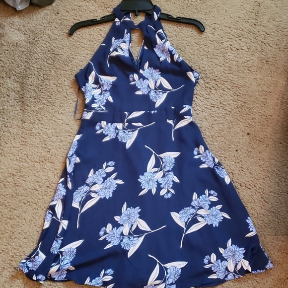 Express dress - Picture 2 of 5